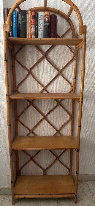 Estantería de mimbre y bambú