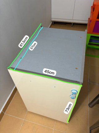 Mueble de cocina beige y gris