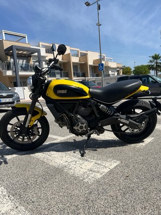 Ducati Scrambler Icon 2017 Amarilla