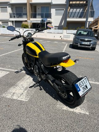 Ducati Scrambler Icon 2017 Amarilla