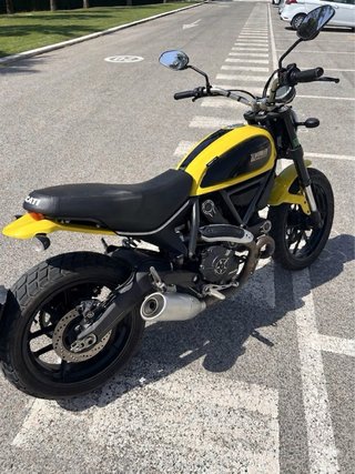 Ducati Scrambler Icon 2017 Amarilla