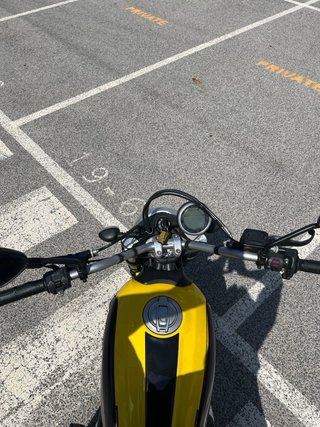 Ducati Scrambler Icon 2017 Amarilla