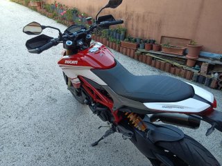 Ducati Hypermotard Roja y Blanca