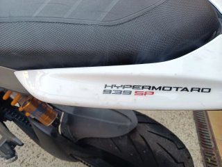 Ducati Hypermotard Roja y Blanca