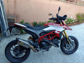 Ducati Hypermotard Roja y Blanca