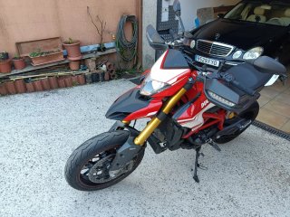 Ducati Hypermotard Roja y Blanca