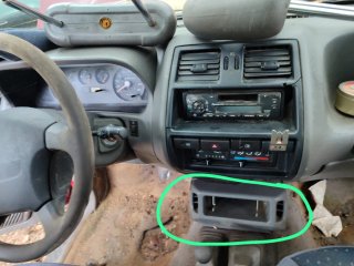 Cajón Emisora Nissan Terrano 2