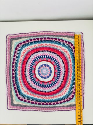 Tapete cuadrado crochet estilo mandala 26x26 cm.