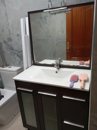 Mueble de baño con espejo