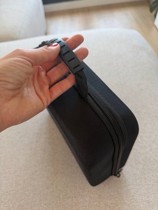 Pistola de masaje con maletín y varios cabezales