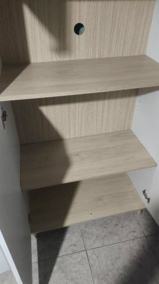Mueble de cocina blanco y beige