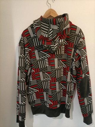 Sudadera con capucha y estampado geométrico