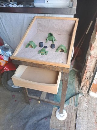 Juego de la Rana con mesa y fichas