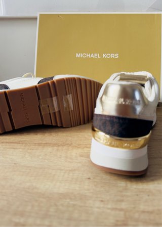 Zapatillas Michael Kors Blancas y Doradas
