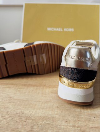 Zapatillas Michael Kors Blancas y Doradas