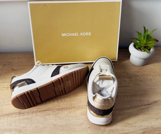 Zapatillas Michael Kors Blancas y Doradas