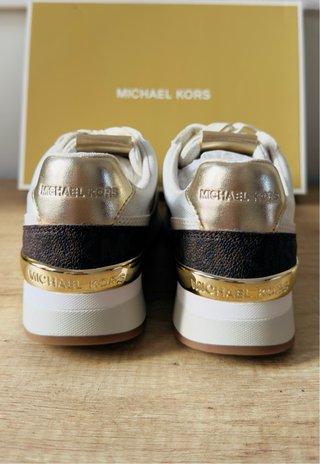 Zapatillas Michael Kors Blancas y Doradas