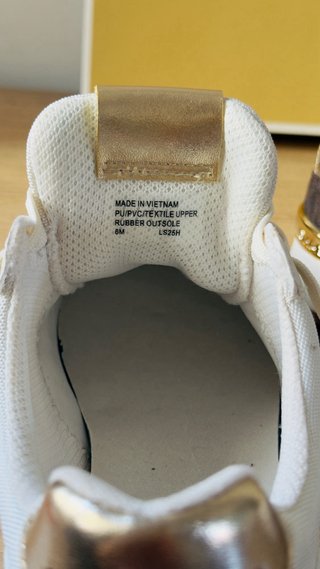 Zapatillas Michael Kors Blancas y Doradas