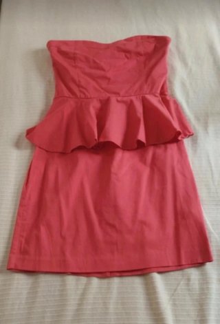 Vestido palabra de honor color coral