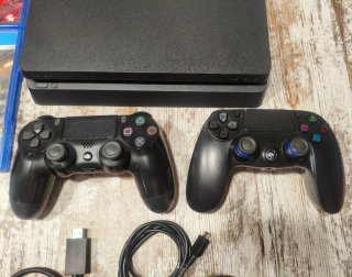 PS4 1TB + 5 Juegos + 2 Mandos