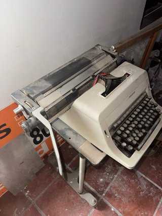 Máquina de escribir Olivetti Linea 90