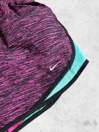 Pantalón corto deportivo Nike morado Mujer