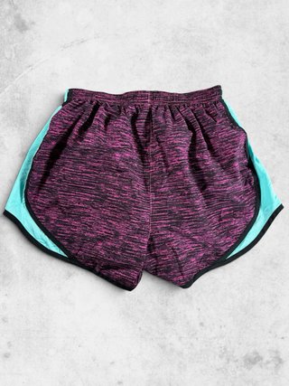 Pantalón corto deportivo Nike morado Mujer