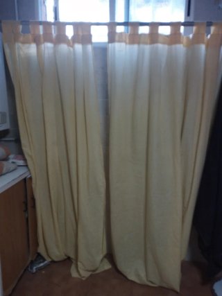Cortinas amarillas de tela