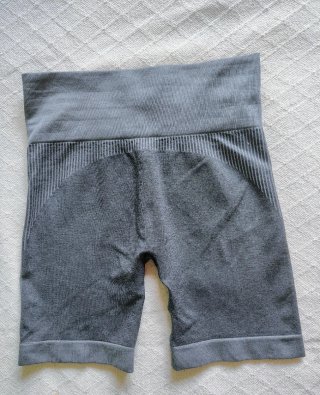 Mallas cortas deportivas grises