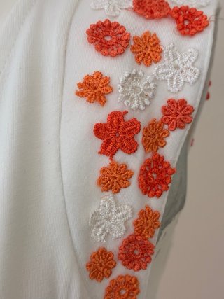 Conjunto Pedro del Hierro blanco naranja .