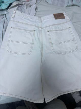 Bermuda baggy blanca