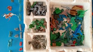Soldatini di plastica in miniatura