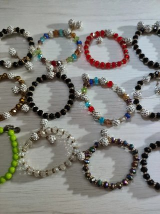 Lote de pulseras de colores nuevos