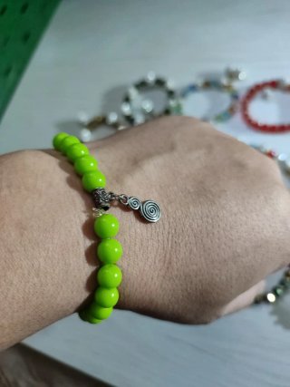 Lote de pulseras de colores nuevos
