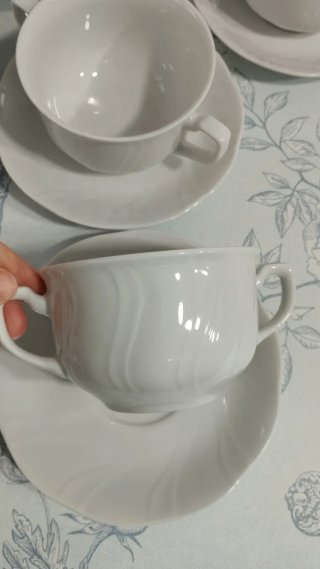 Juego de Sopera y Tazas de Porcelana