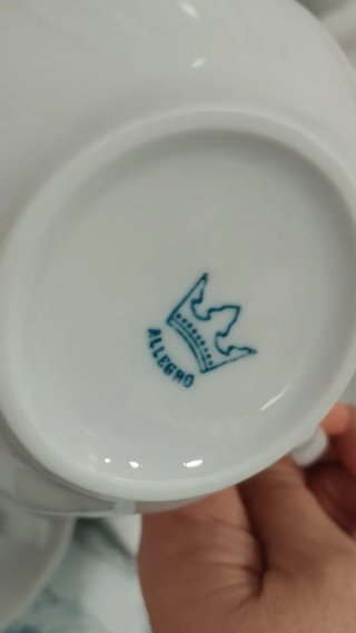 Juego de Sopera y Tazas de Porcelana