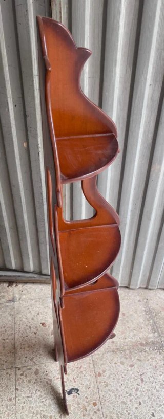 Estantería rinconera de madera