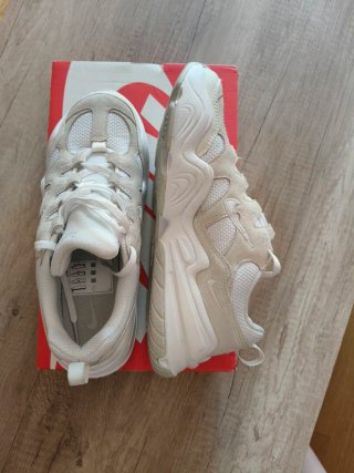 Zapatillas Nike Tech Hera Beige/Blanco Talla 38