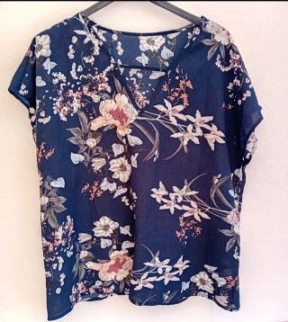 Blusa floral azul