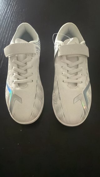 Zapatillas niño fútbol sala Tenth Talla 33 -NUEVAS