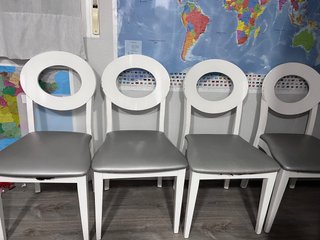 Juego de 4 sillas de comedor blancas y grises