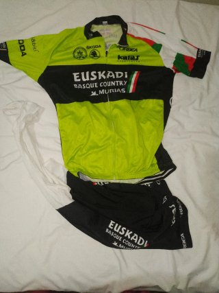 Lote Ciclismo Euskadi: Maillot y Culotte