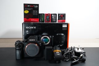 Cámara Sony Alpha 7 II + Accesorios