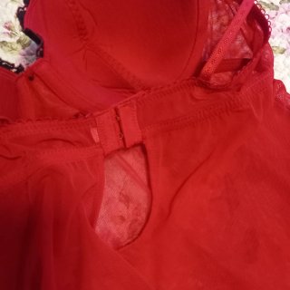 Minicamison rojo bordado negro