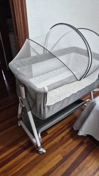 Cuna colecho gris con mosquitera