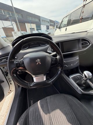 Peugeot 308 2016