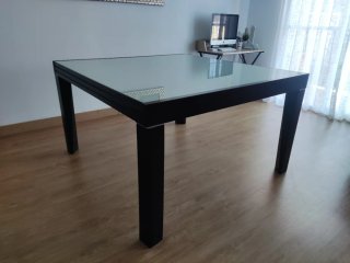 Mesa de comedor extensible de madera y cristal