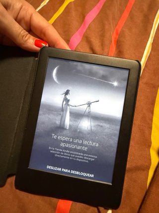 Kindle 10ª gen + funda negra