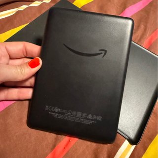 Kindle 10ª gen + funda negra