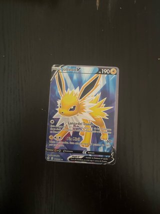 Carta Pokémon Jolteon V